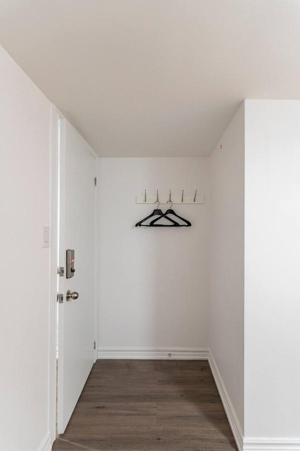 Simple & Tidy Private Rooms Toronto Exterior foto