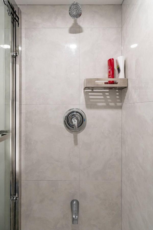 Simple & Tidy Private Rooms Toronto Exterior foto
